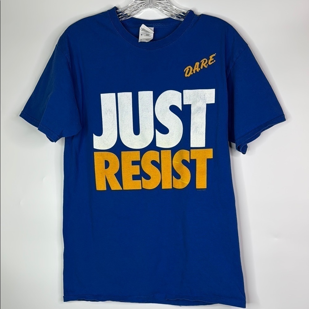 DARE Just Resist Blue Short Sleeve Tshirt Size Medium